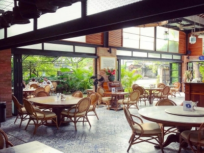 Bucu Cafe &amp; Restaurant : Stylish open place with great ambiance to have healthy breakfast or home made Indo / Western food