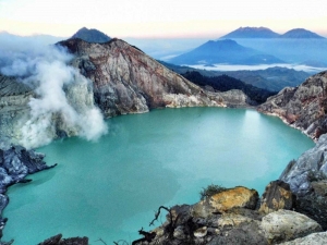 Mount Rinjani partly re-opens after earthquakes damage, Ijen re-opens after 3 days closure due reparations of climbing paths