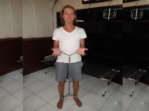 Handcuffed Russian prisoner escaped from Bali detention center.
