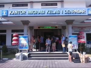 Bali deported two foreigners for working illegal
